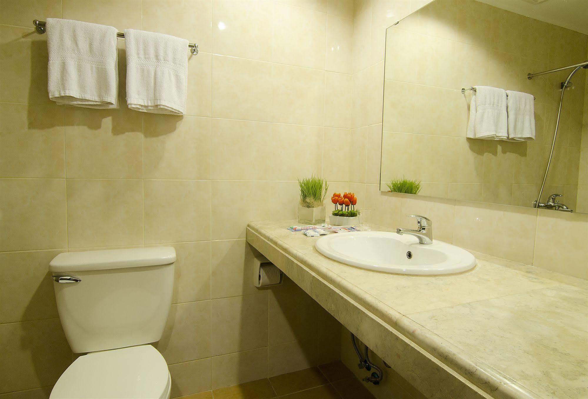 Asia Stars Hotel Tacloban Bagian luar foto